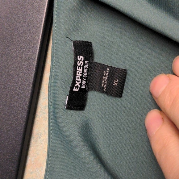 🌿 Express Moss Green Body Contour Scoop Neck Bodysuit - Picture 3 of 4